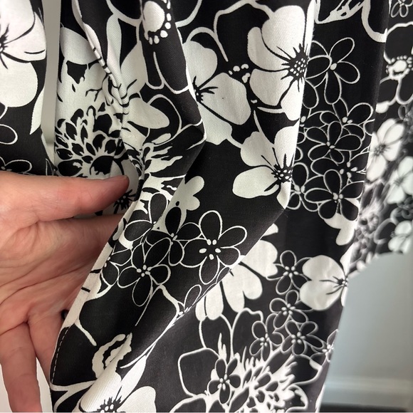 Black and White Floral Button Front Blazer - Picture 3 of 7